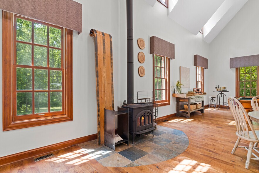 More Photos Of 5455 Plantation Rd, Sunbury Lodge Meeting Hall For Sale