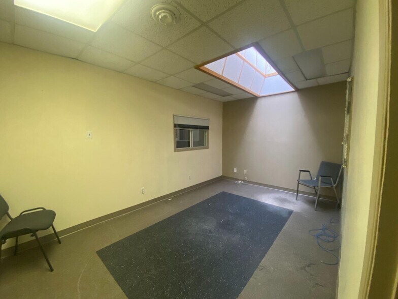 More Photos Of 115-119 Cedar St, Greater Sudbury General Retail For Sale