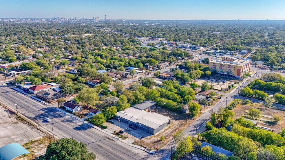 More Photos Of 4714 S Zarzamora St, San Antonio Auto Repair For Sale