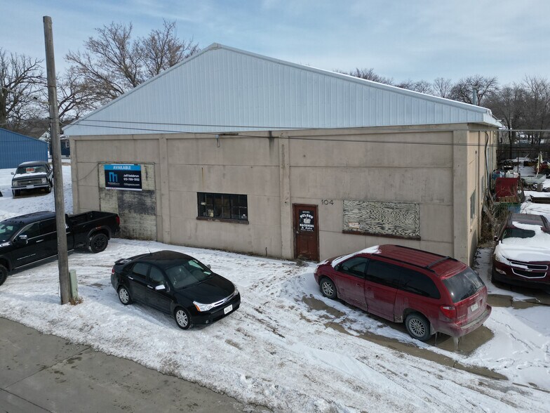 More Photos Of 104 11th St NE, Austin Warehouse For Lease