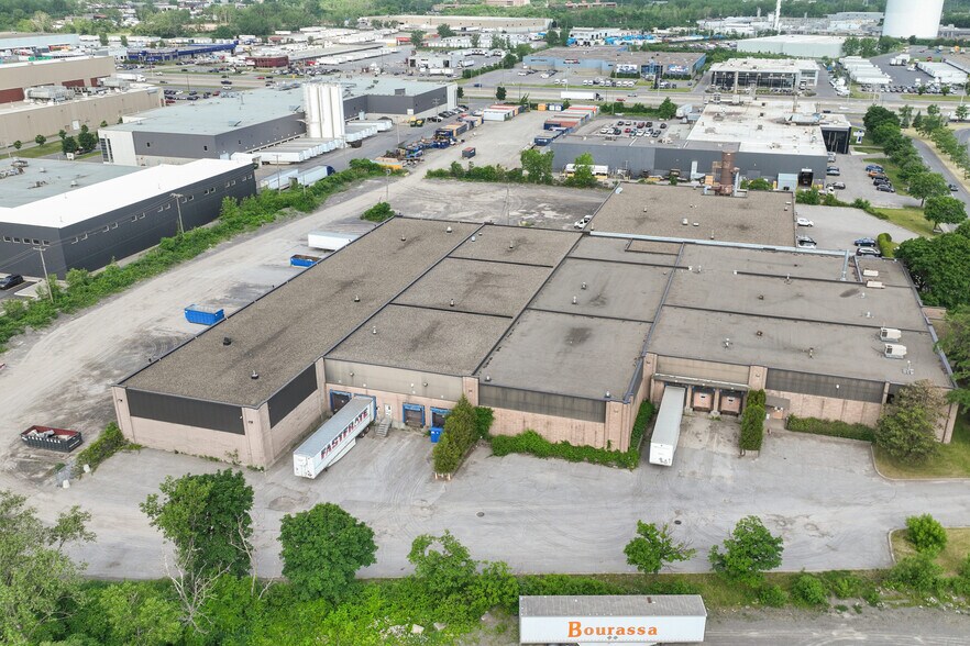 More Photos Of 3800 Boul Du Tricentenaire, Montréal Warehouse For Sale
