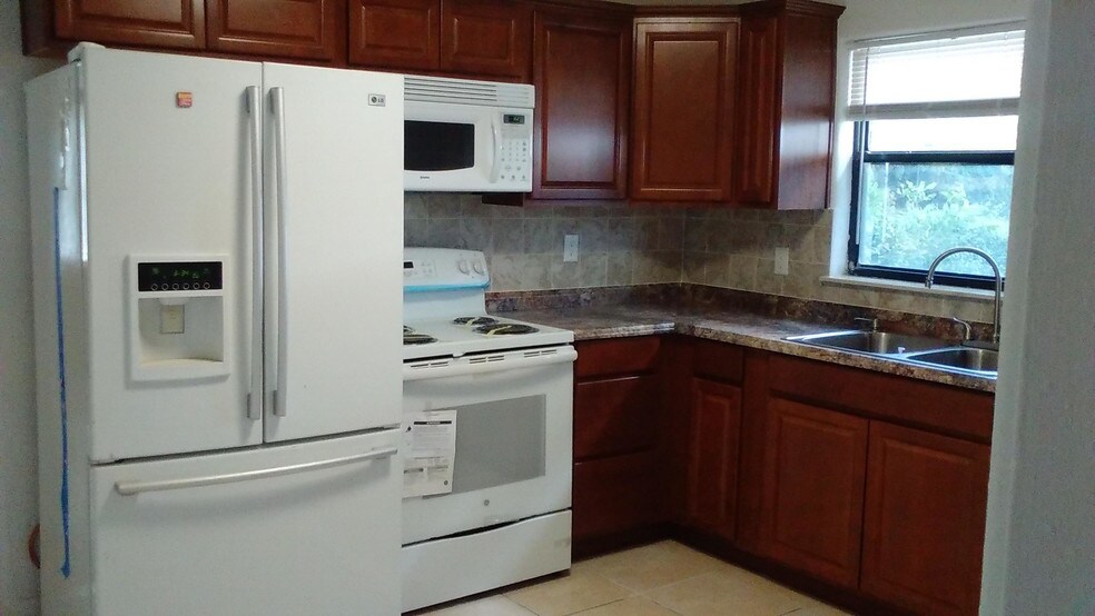 More Photos Of 7105 Poinsetta Ave, Cape Canaveral Apartments For Sale