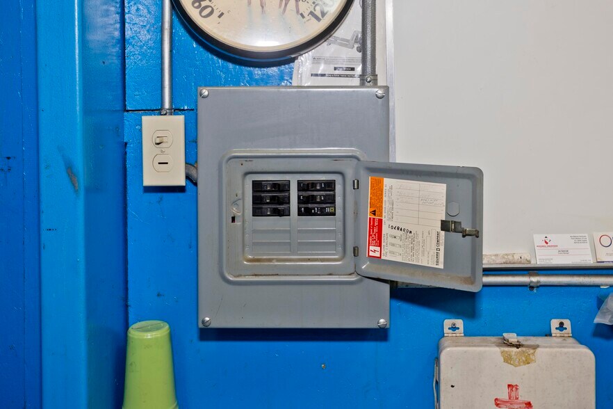 More Photos Of 16 Arthur St, Easthampton Warehouse For Sale