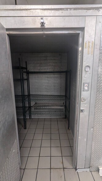 More Photos Of 32 Witherspoon St, Princeton Restaurant For Lease