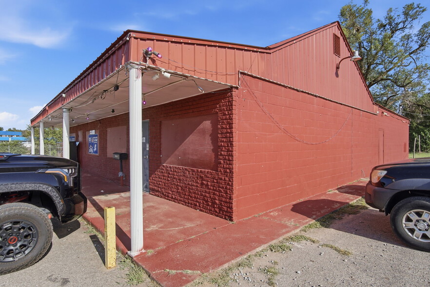More Photos Of 1900 SE 59th Dr, Oklahoma City Bar For Sale