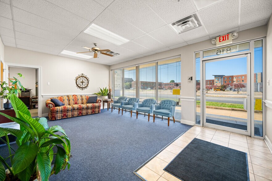 More Photos Of 816 University Pky, Natchitoches Office For Sale