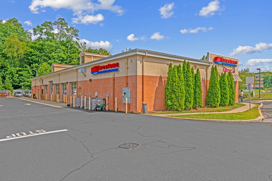 More Photos Of 2897 Berlin Tpke, Newington General Retail For Sale
