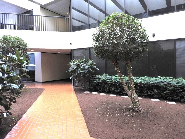 More Photos Of 13313 Southwest Fwy, Sugar Land Office Residential For Lease