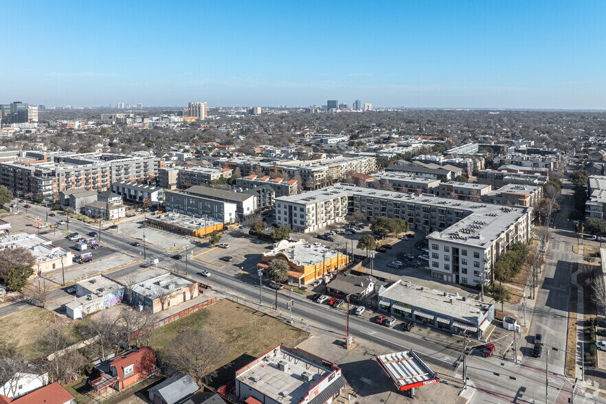 More Photos Of 2420 N Fitzhugh Ave, Dallas Supermarket For Lease