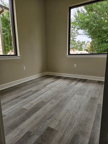 More Photos Of 625 Regal Row, Montgomery Medical For Lease