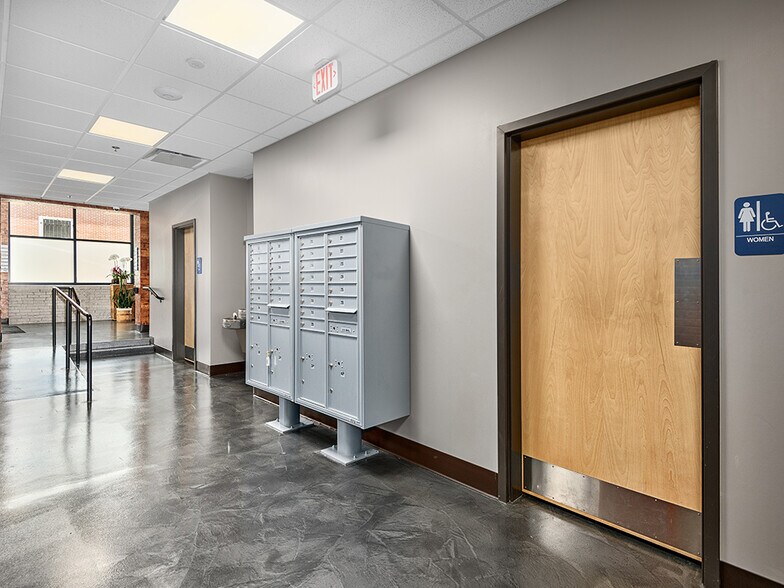 More Photos Of 101 E Allen St, Hendersonville Medical For Lease