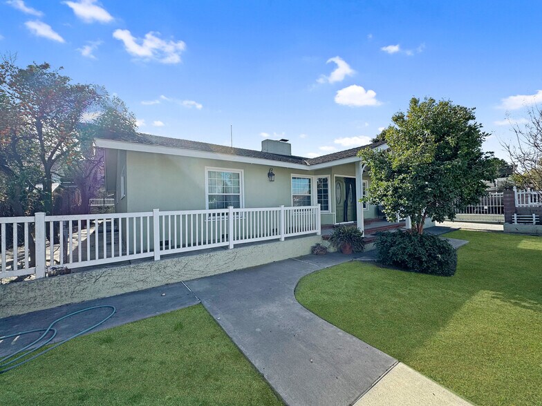 More Photos Of 7736 Sugar Dr, Huntington Beach Apartments For Sale