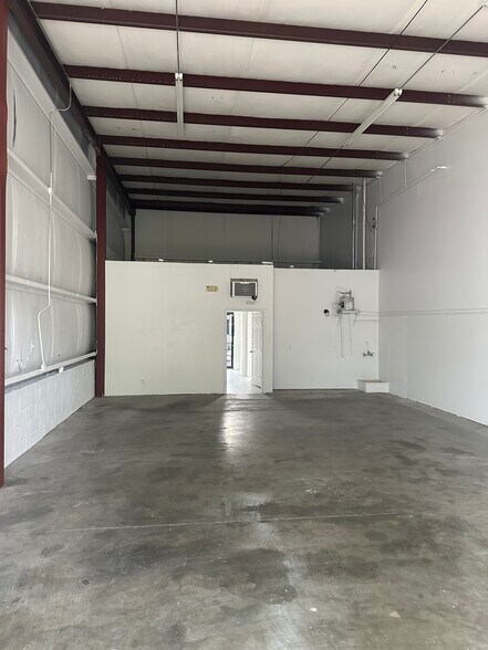 More Photos Of 6134 Airline Dr, Houston Unknown For Lease