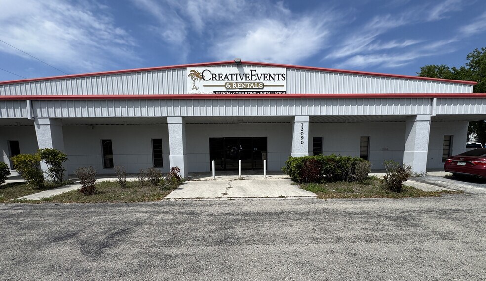 More Photos Of 12090 Metro Pky, Fort Myers Warehouse For Lease