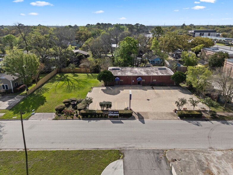 More Photos Of 125 E Galveston St, League City Freestanding For Sale