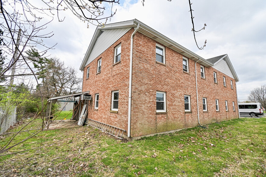 More Photos Of 8240 Clara Ave, Cincinnati Office For Sale