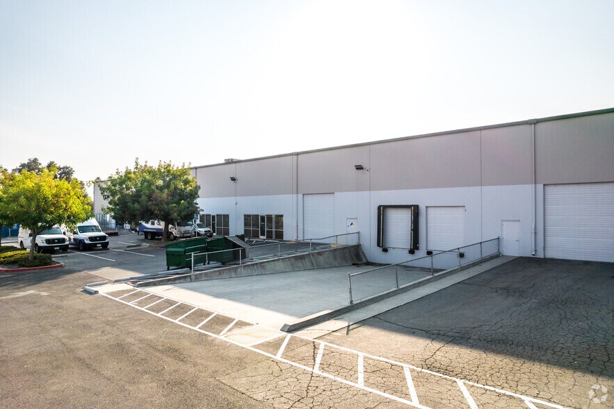 More Photos Of 879 F St, West Sacramento Warehouse For Lease