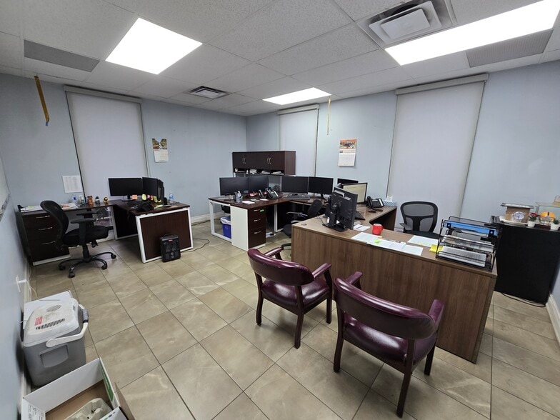 More Photos Of 1801 Shawson Dr, Mississauga Warehouse For Sale