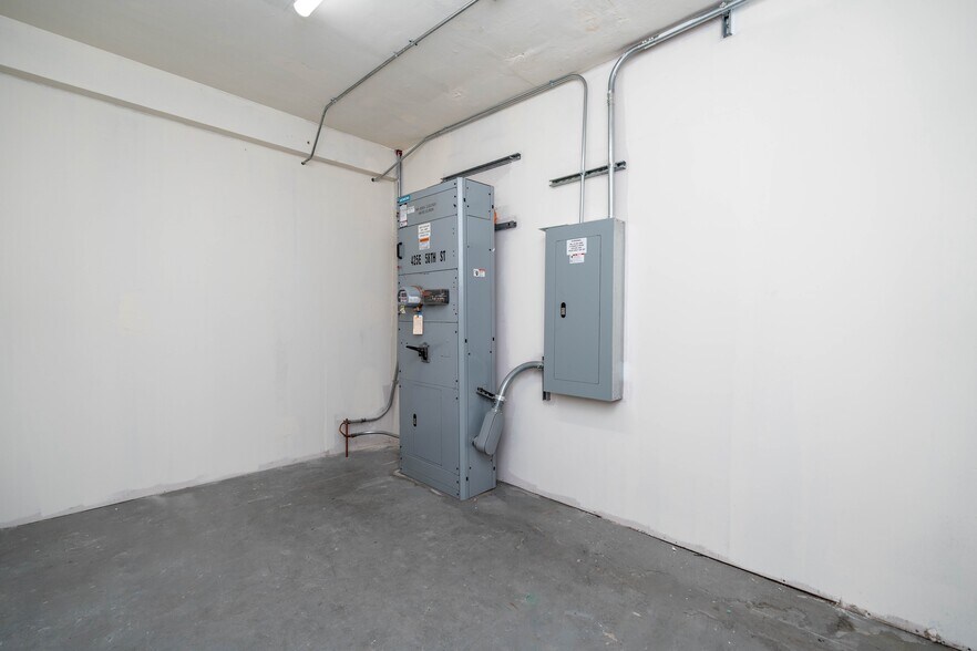 More Photos Of 425 E 58th St, Los Angeles Warehouse For Lease