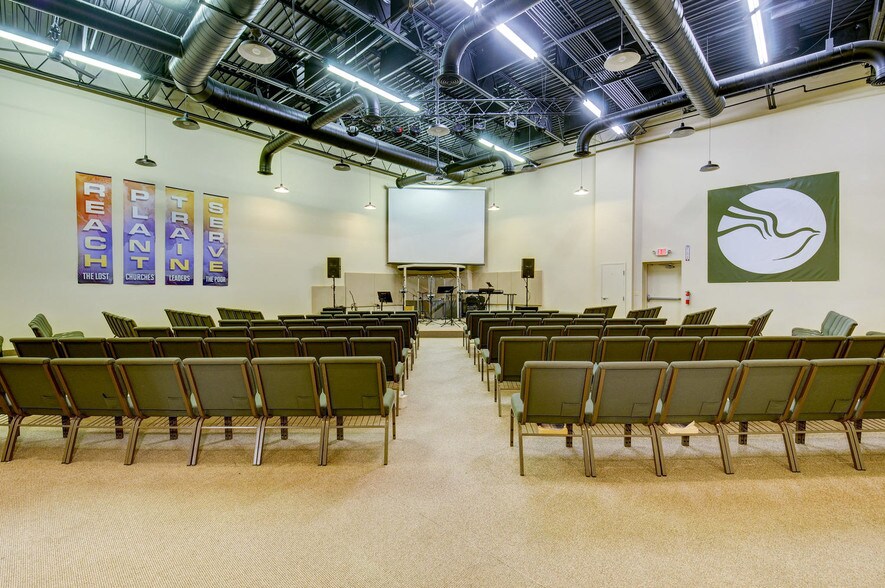 More Photos Of 60 E Hanover Ave, Morris Plains Showroom For Sale