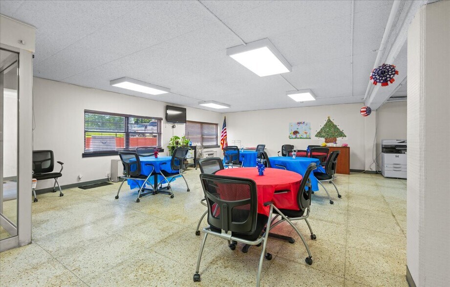 More Photos Of 2406 Fowler Ave, Omaha Office For Sale
