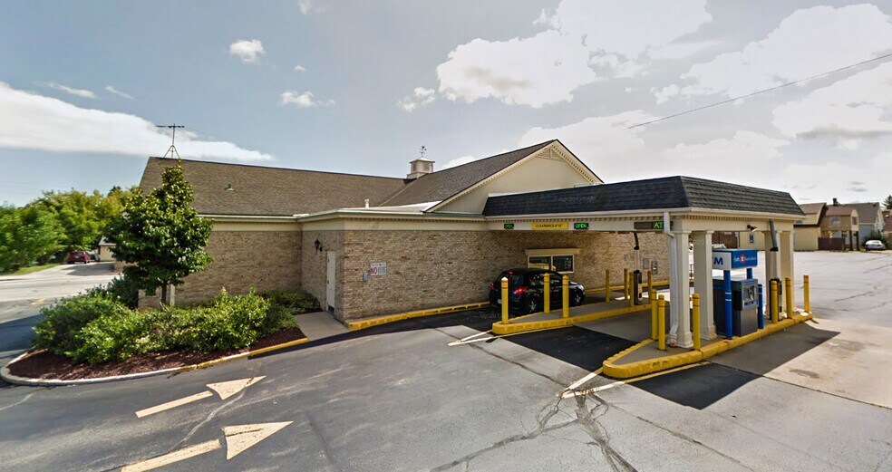 More Photos Of 3131 S 13th St, Milwaukee Bank For Sale