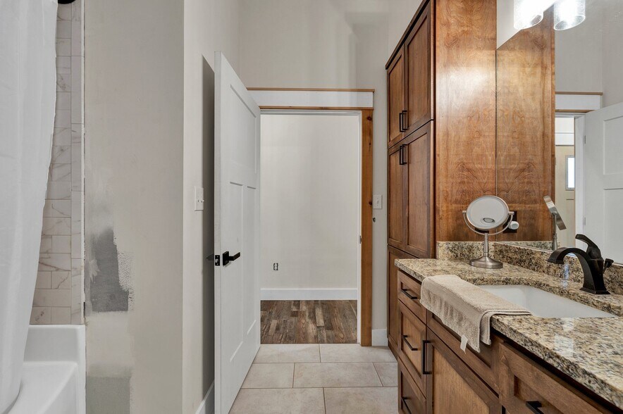 More Photos Of 1050 Whisperwood Trl NE, Cleveland Light Distribution For Sale