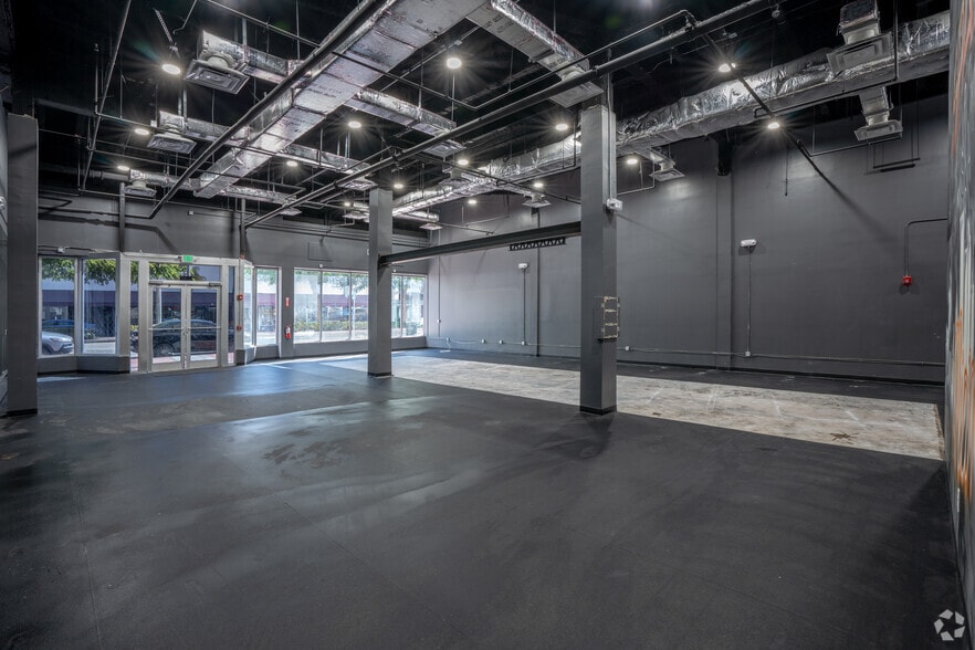 More Photos Of 420 Lincoln Rd, Miami Beach Loft Creative Space For Lease