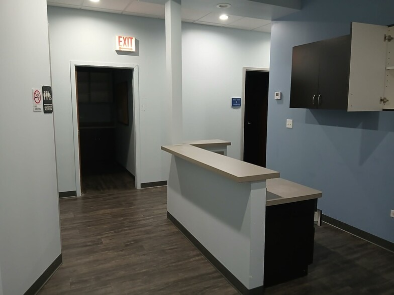 More Photos Of 4138 N Broadway St, Chicago Healthcare For Lease