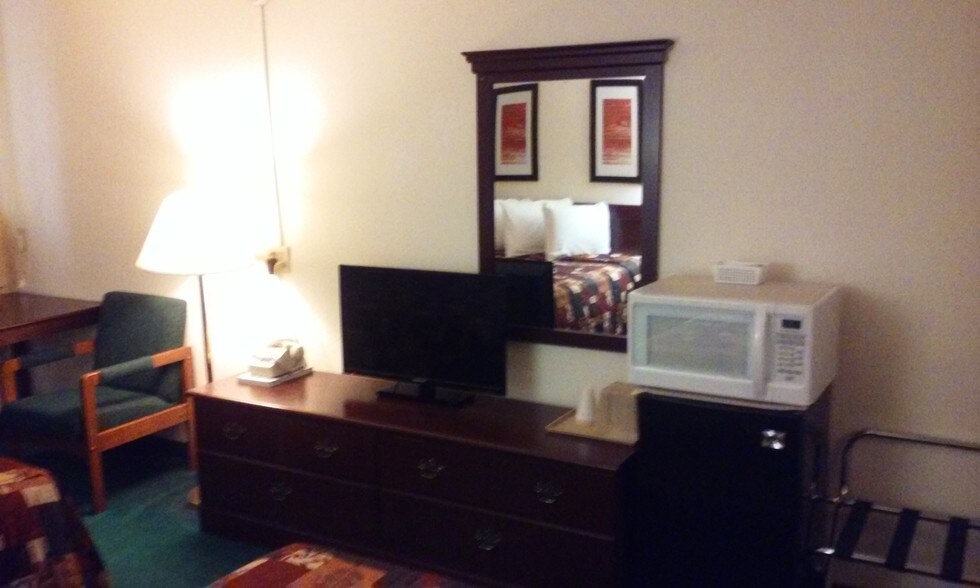 More Photos Of 1301 W Grand Xing, Mobridge Hotel For Sale