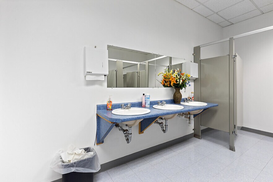 More Photos Of 4 Industrial Pky, Brunswick Manufacturing For Lease