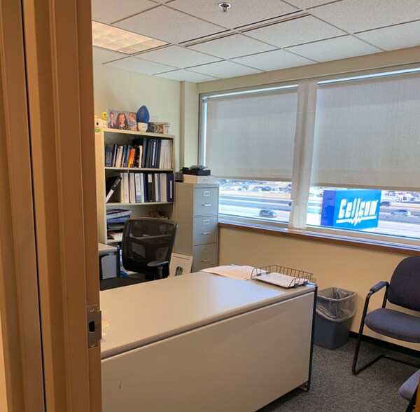 More Photos Of 1580 Mid Valley Dr, De Pere Office For Sale