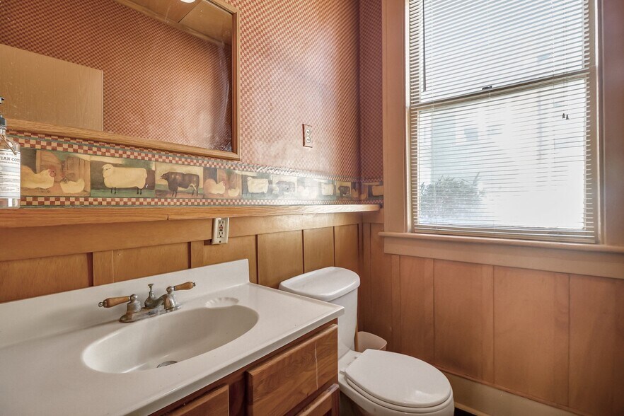 More Photos Of 210 E 48th St, Savannah Apartments For Sale