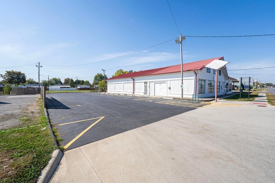 More Photos Of 3905 Sullivant Ave, Columbus General Retail For Lease