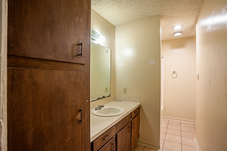 More Photos Of 1750 N Pine St, Kountze Apartments For Sale