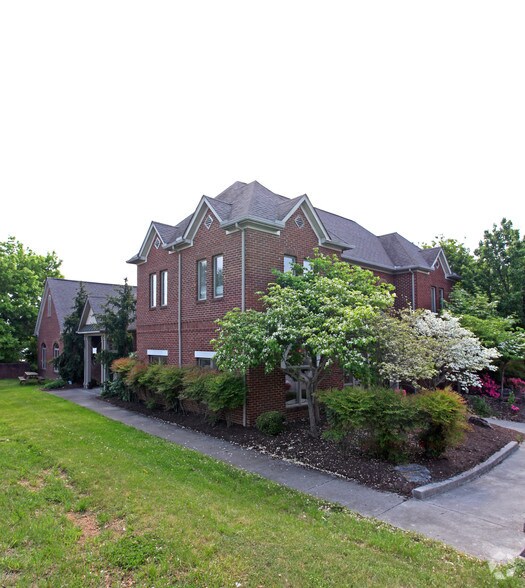 More Photos Of 110 Perimeter Park Rd, Knoxville Medical For Lease