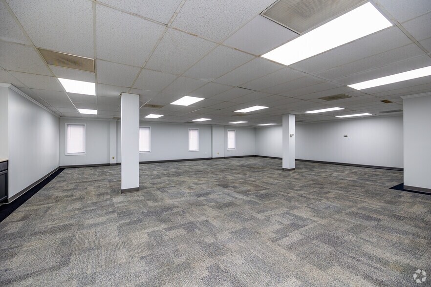 More Photos Of 6230-6360 Busch Blvd, Columbus Unknown For Lease