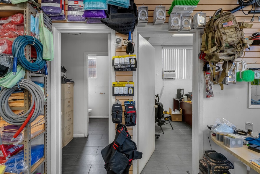 More Photos Of 5711 Sheila St, Commerce Warehouse For Sale