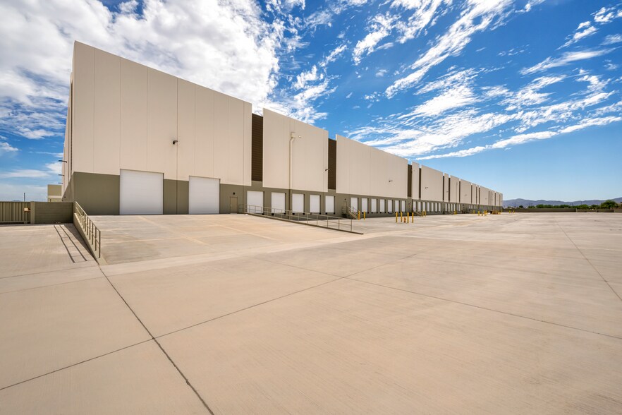 More Photos Of 13301 N 137th Ave, Surprise Distribution For Lease