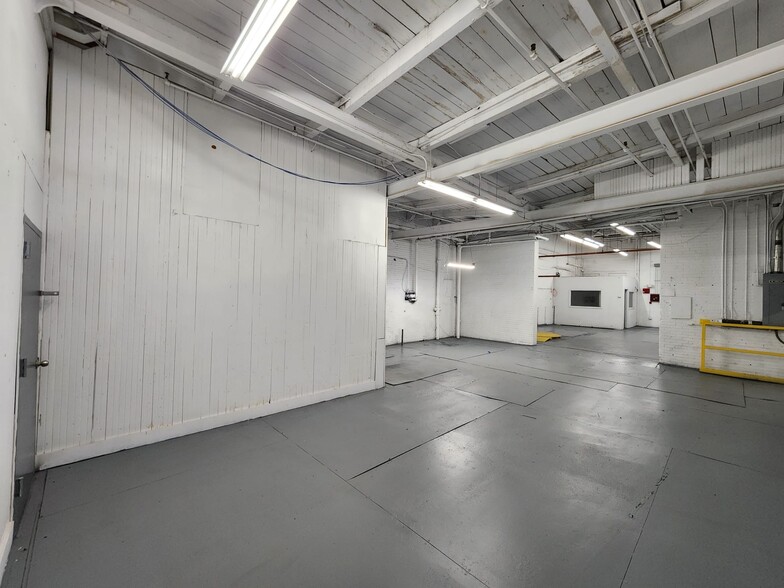 More Photos Of 100 Business St, Hyde Park Unknown For Lease