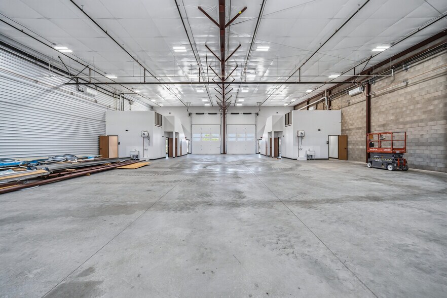 More Photos Of 2995 Kiowa Blvd N, Lake Havasu City Warehouse For Lease