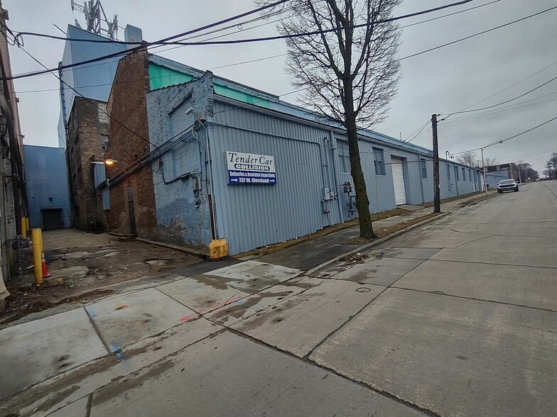 More Photos Of 737 W Cleveland Ave, Milwaukee Warehouse For Sale
