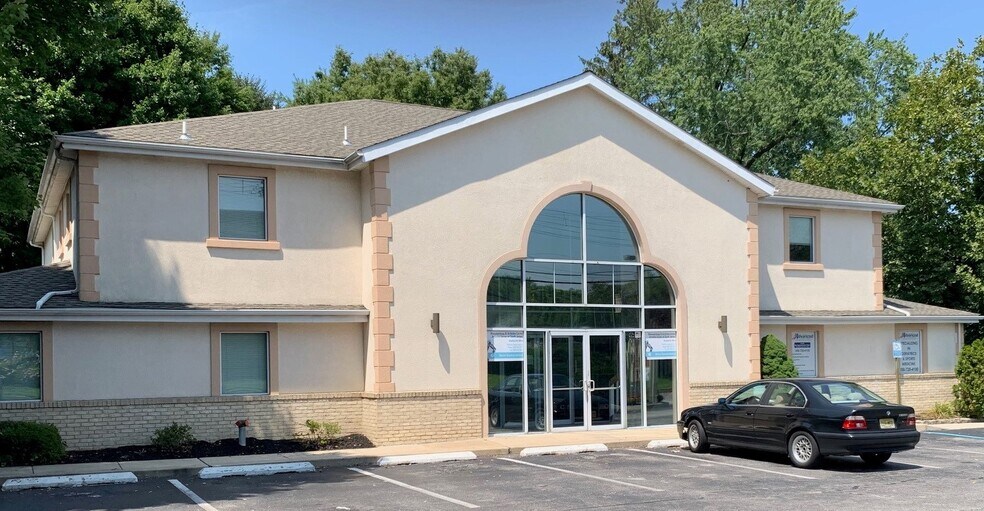 Primary Photo Of 215 E Laurel Rd, Stratford Medical For Sale