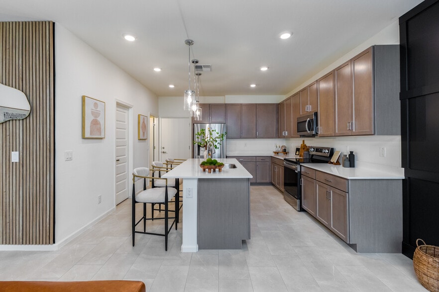 More Photos Of 651 N Ironwood Dr, Apache Junction Apartments For Sale