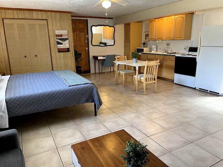 More Photos Of 1064 Broadway, Dunedin Hotel For Sale