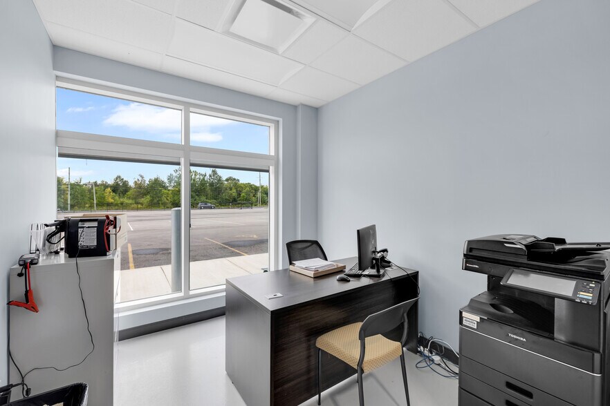 More Photos Of 663 Stewart Blvd, Brockville Showroom For Sale