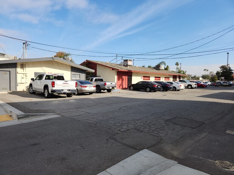 More Photos Of 930 Truxtun Ave, Bakersfield Office For Lease