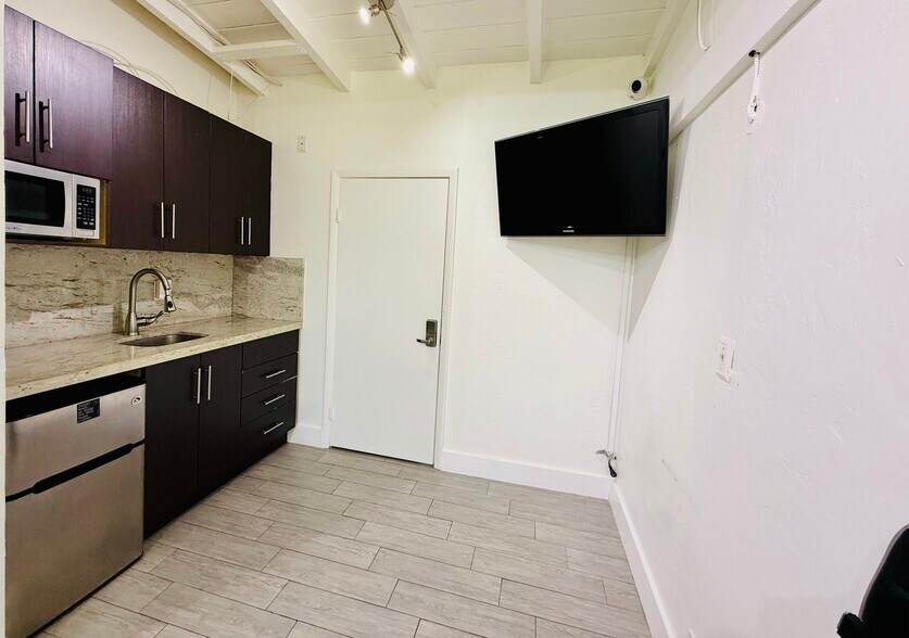 More Photos Of 18100 SW 97th Ave, Palmetto Bay Office For Lease