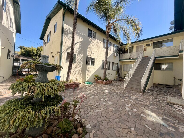 More Photos Of 4824-4832 Hazeltine Ave, Sherman Oaks Apartments For Sale