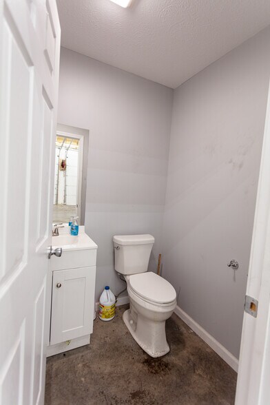 More Photos Of 1633 N Main St, Jamestown Auto Dealership For Sale